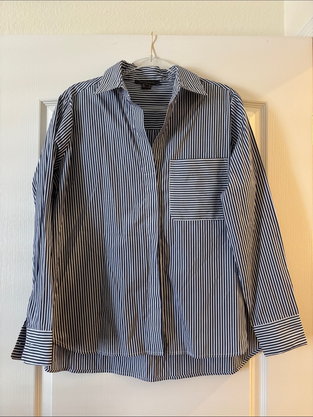 French Connection Striped Long-Sleeve Button-Up Shirt in Navy and White. size Me